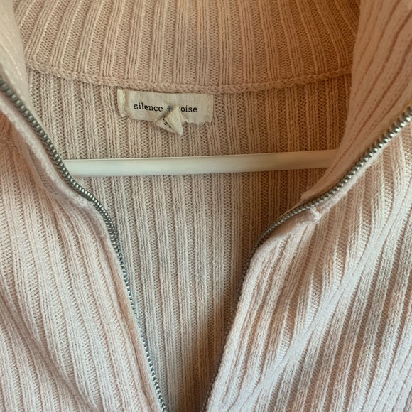 💕🐢 Light Pink Turtle Neck 🐢💕 - Picture 3 of 7